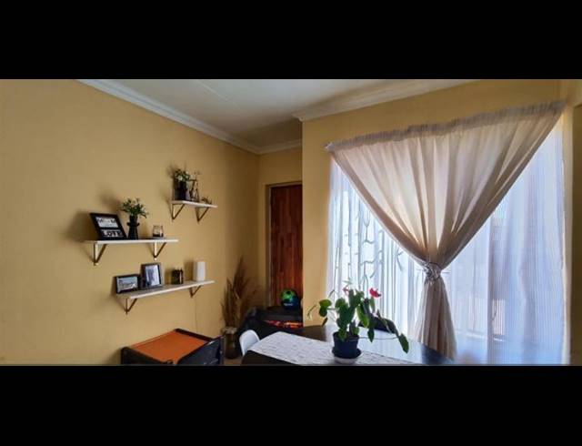 3 BEDROOM HOUSE FOR SALE IN CRYSTAL PARK